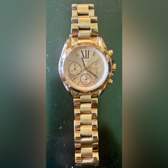 $65 AUTHENTIC Runway rose gold Michael Kors wristwatch. Retails for over $300! - Picture 8 of 8